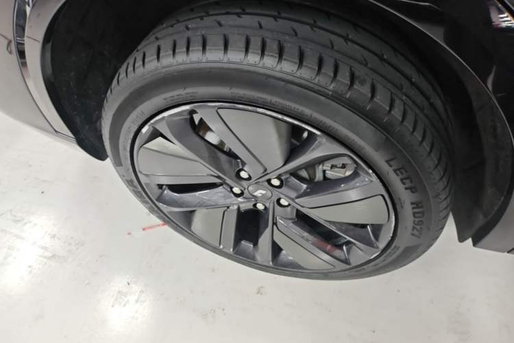 Used Li Auto L9 2022 Max model Right Rear Wheel Hub