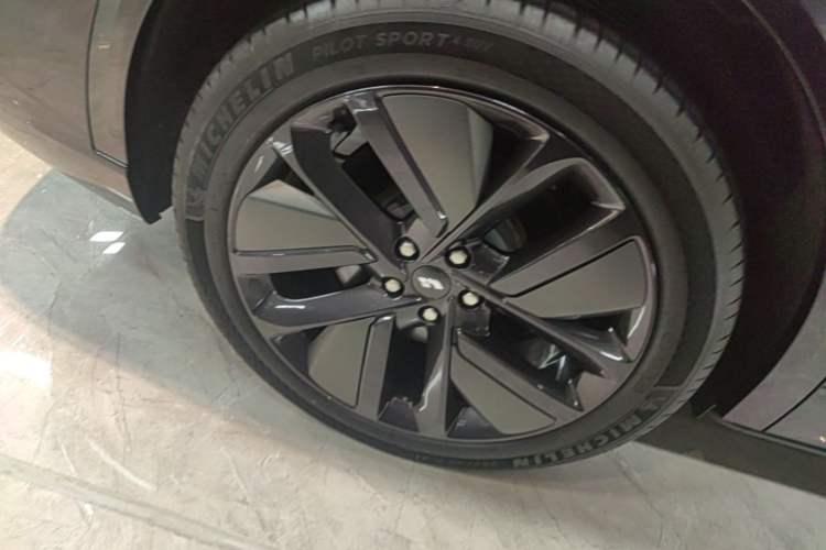 Used Li Auto L9 2022 Max model Right Rear Wheel Hub