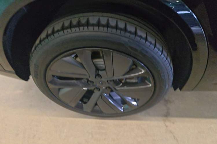 Used Li Auto L9 2022 Max model Right Rear Wheel Hub
