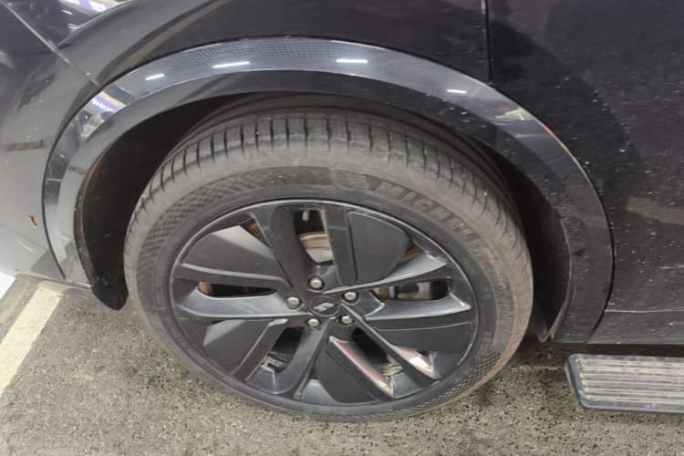 Used Li Auto L9 2022 Max model Right Rear Wheel Hub