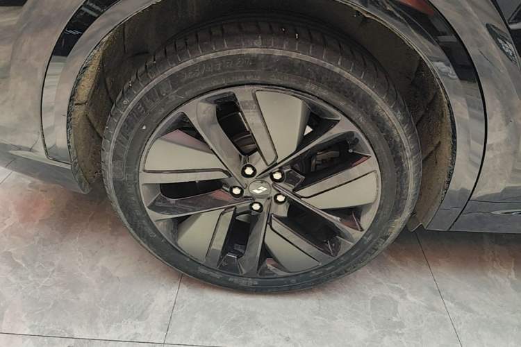 Used Li Auto L9 2022 Max model Right Rear Wheel Hub