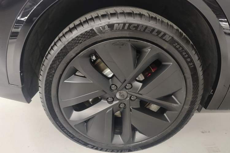 Used Li Auto L9 2022 Max model Right Rear Wheel Hub