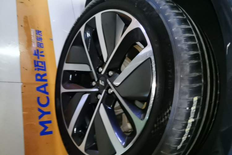Used Li Auto L9 2022 Max model Right Rear Wheel Hub