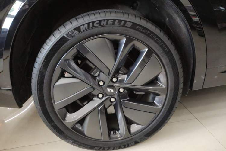 Used Li Auto L9 2022 Max model Right Rear Wheel Hub
