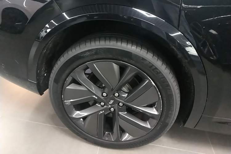 Used Li Auto L9 2022 Max model Right Rear Wheel Hub