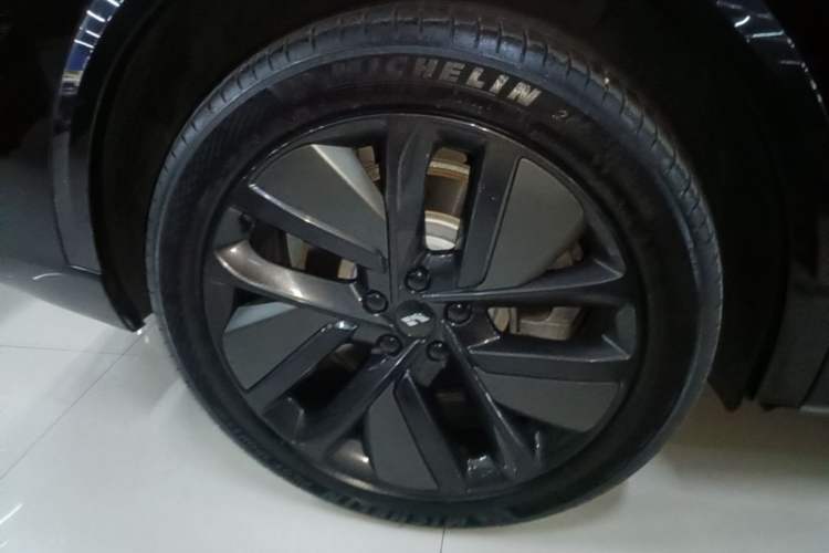 Used Li Auto L9 2022 Max model Right Rear Wheel Hub