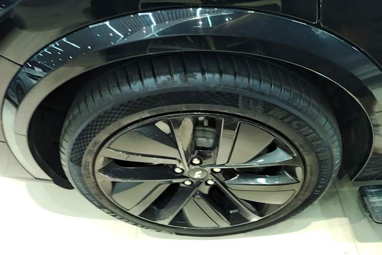 Used Li Auto L9 2022 Max model Right Rear Wheel Hub