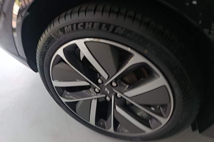 Used Li Auto L9 2022 Max model Right Rear Wheel Hub