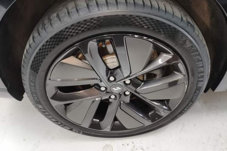 Used Li Auto L9 2022 Max model Right Rear Wheel Hub