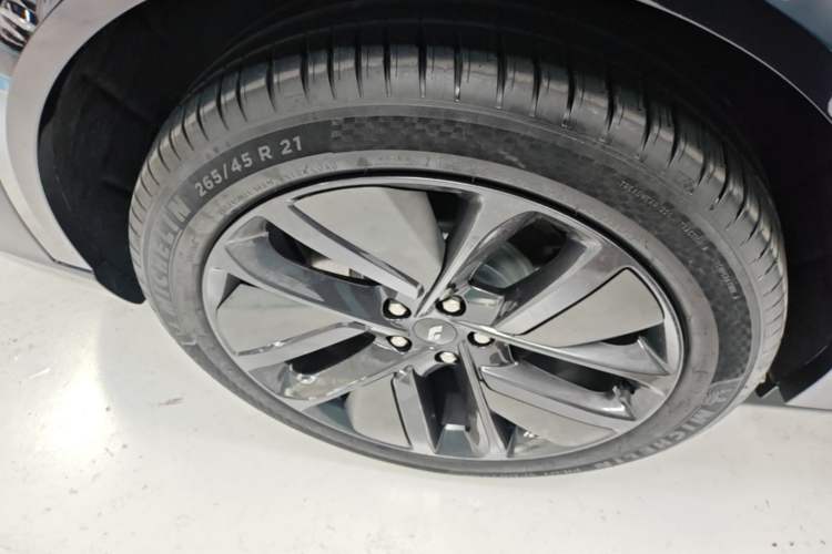 Used Li Auto L9 2022 Max model Right Rear Wheel Hub
