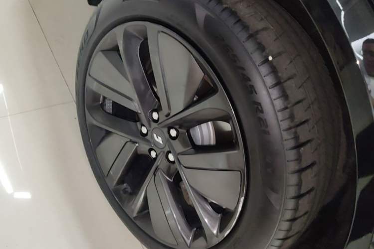 Used Li Auto L9 2022 Max model Right Rear Wheel Hub