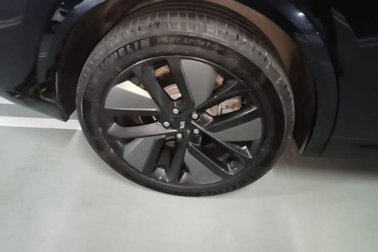 Used Li Auto L9 2022 Max model Right Rear Wheel Hub