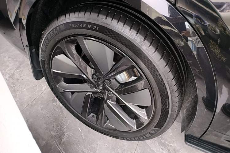 Used Li Auto L9 2022 Max model Right Rear Wheel Hub
