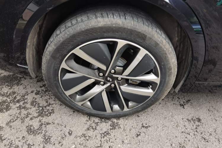 Used Li Auto L9 2022 Max model Right Rear Wheel Hub