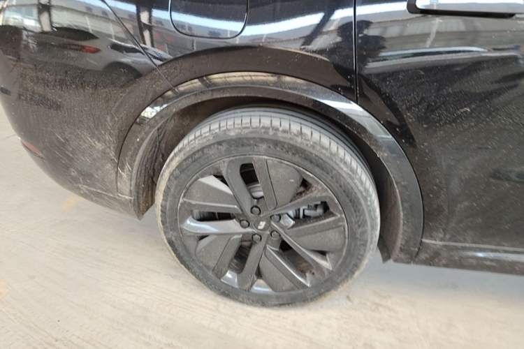 Used Li Auto L9 2022 Max model Right Rear Wheel Hub