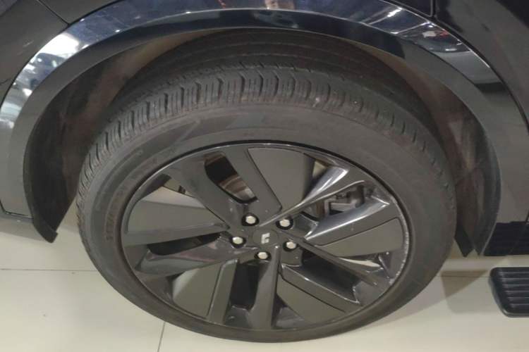 Used Li Auto L9 2022 Max model Right Rear Wheel Hub