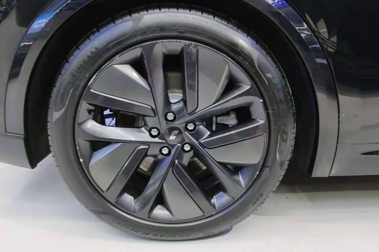 Used Li Auto L9 2022 Max model Right Rear Wheel Hub