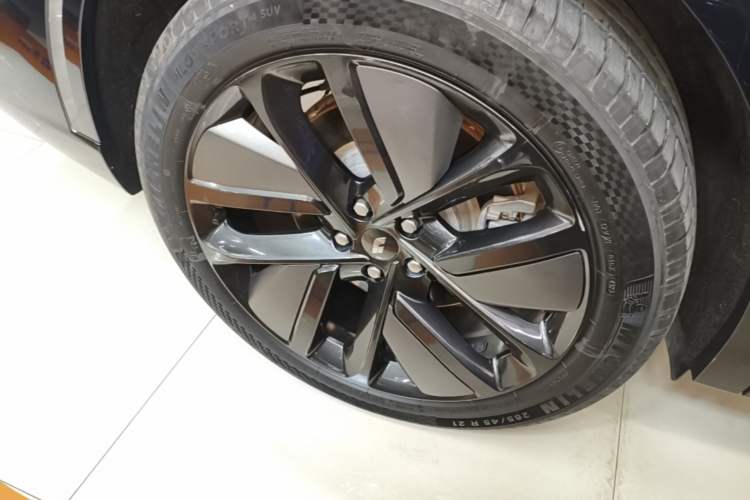 Used Li Auto L9 2022 Max model Right Rear Wheel Hub