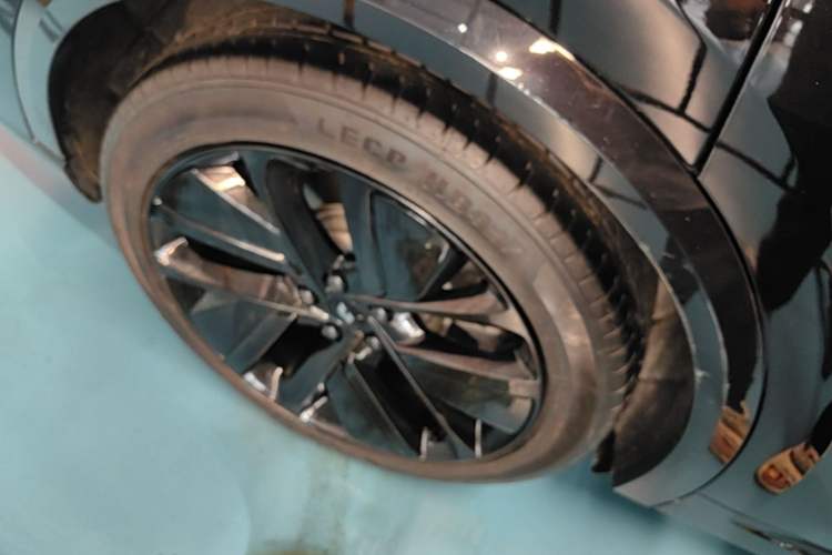 Used Li Auto L9 2022 Max model Right Rear Wheel Hub