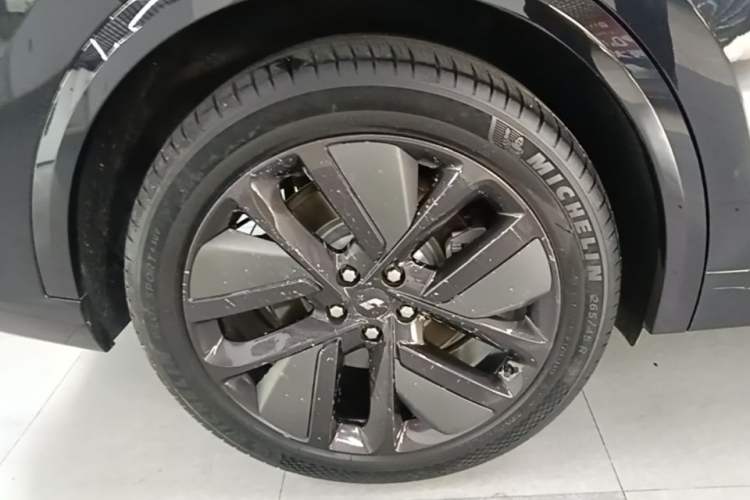 Used Li Auto L9 2022 Max model Right Rear Wheel Hub