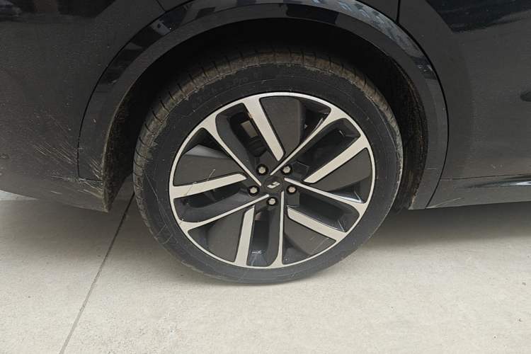 Used Li Auto L9 2022 Max model Right Rear Wheel Hub
