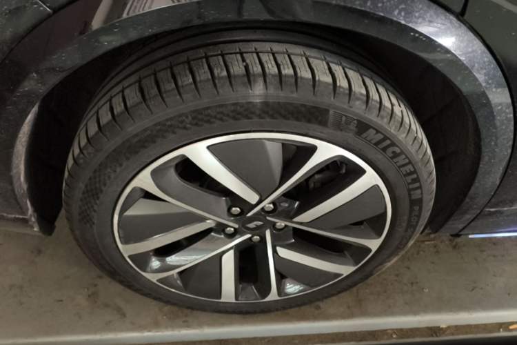 Used Li Auto L9 2022 Max model Right Rear Wheel Hub