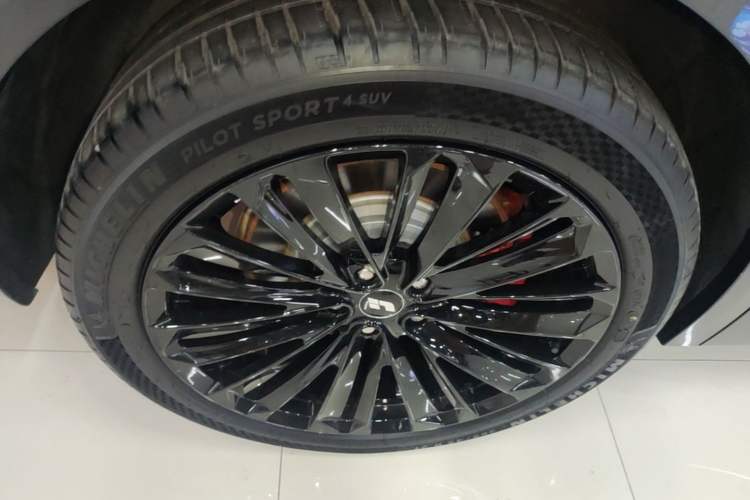 Used Li Auto L9 2022 Max model Right Rear Wheel Hub
