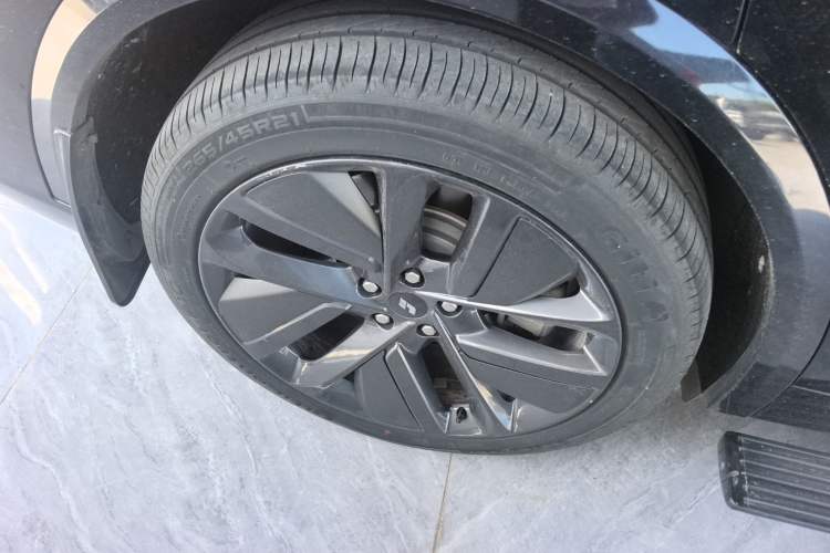 Used Li Auto L9 2022 Max model Right Rear Wheel Hub