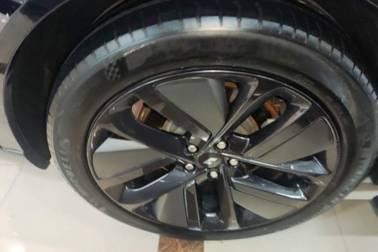 Used Li Auto L9 2022 Max model Right Rear Wheel Hub
