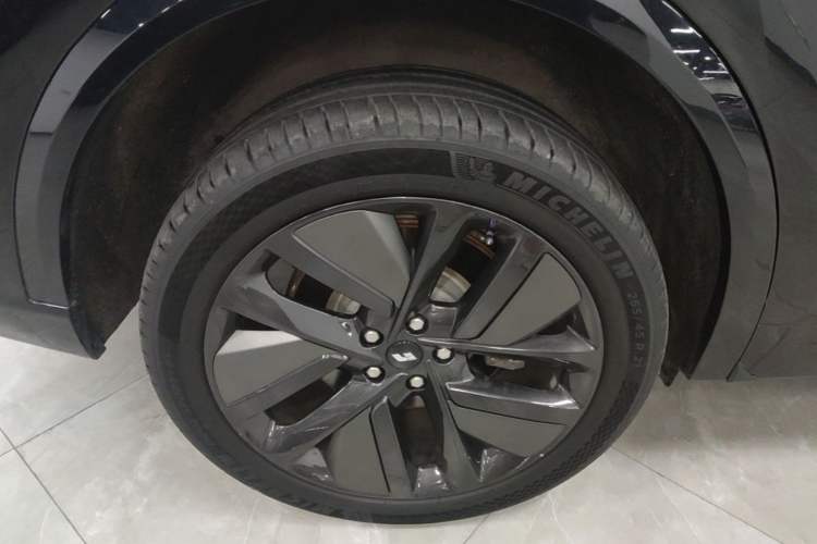 Used Li Auto L9 2022 Max model Right Rear Wheel Hub