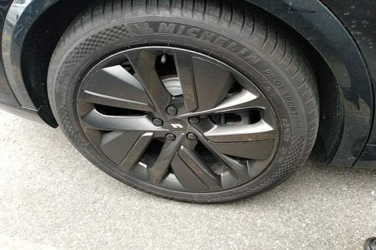 Used Li Auto L9 2022 Max model Right Rear Wheel Hub