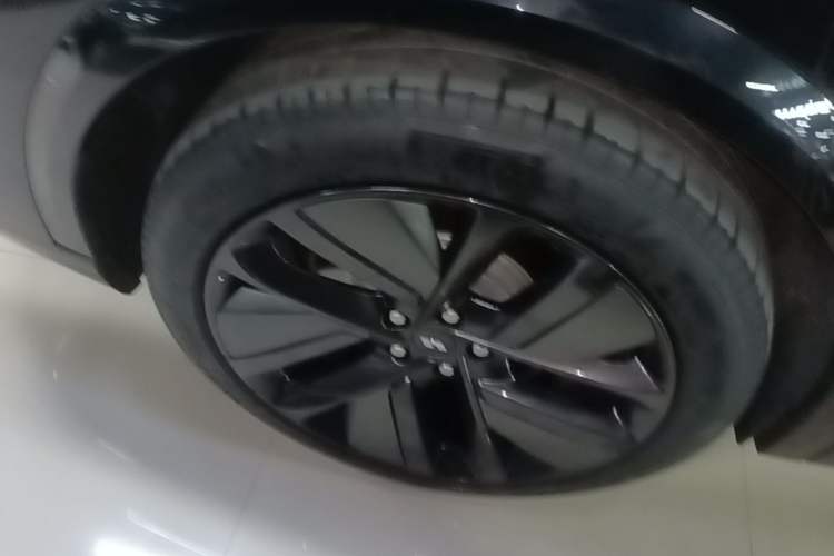 Used Li Auto L9 2022 Max model Right Rear Wheel Hub