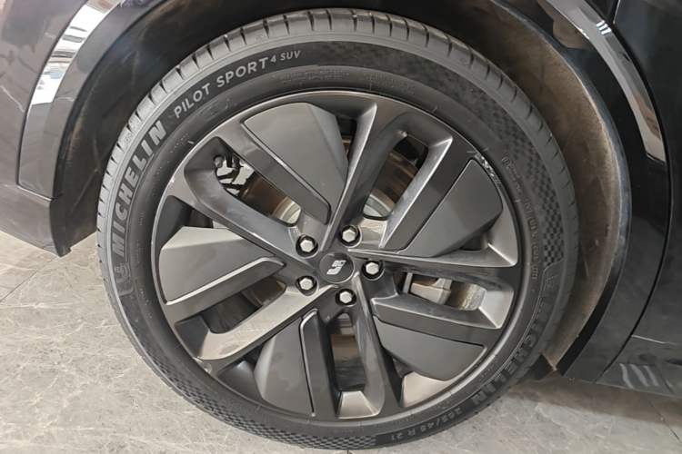 Used Li Auto L9 2022 Max model Right Rear Wheel Hub