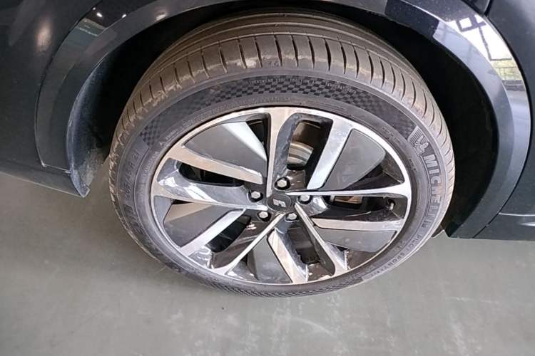 Used Li Auto L9 2022 Max model Right Rear Wheel Hub