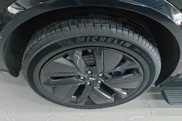 Used Li Auto L9 2022 Max model Right Rear Wheel Hub