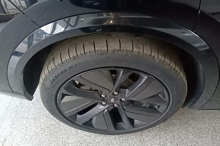 Used Li Auto L9 2022 Max model Right Rear Wheel Hub