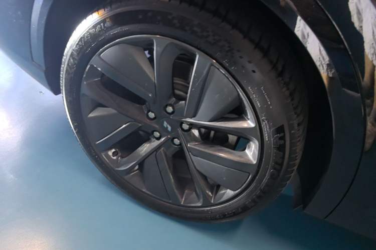 Used Li Auto L9 2022 Max model Right Rear Wheel Hub