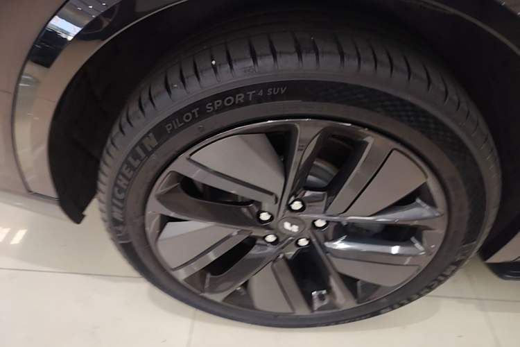 Used Li Auto L9 2022 Max model Right Rear Wheel Hub
