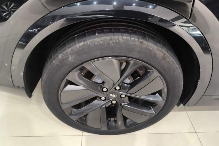 Used Li Auto L9 2022 Max model Right Rear Wheel Hub