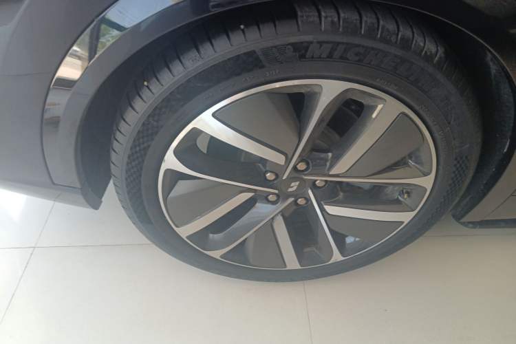 Used Li Auto L9 2022 Max model Right Rear Wheel Hub