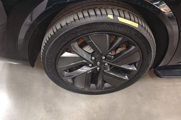 Used Li Auto L9 2022 Max model Right Rear Wheel Hub
