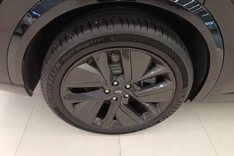 Used Li Auto L9 2022 Max model Right Rear Wheel Hub