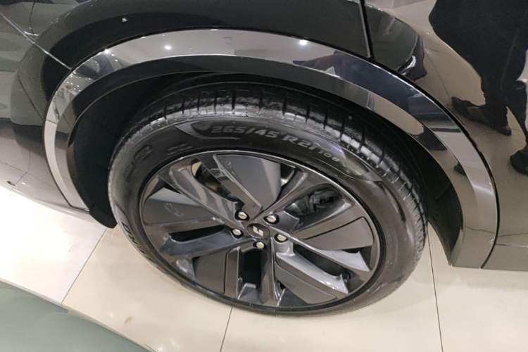 Used Li Auto L9 2022 Max model Right Rear Wheel Hub