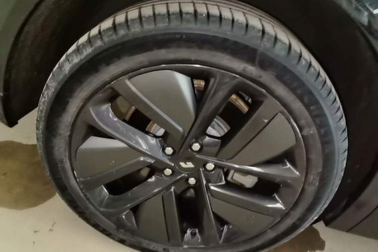 Used Li Auto L9 2022 Max model Right Rear Wheel Hub