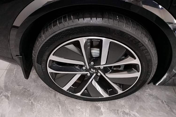 Used Li Auto L9 2022 Max model Right Rear Wheel Hub