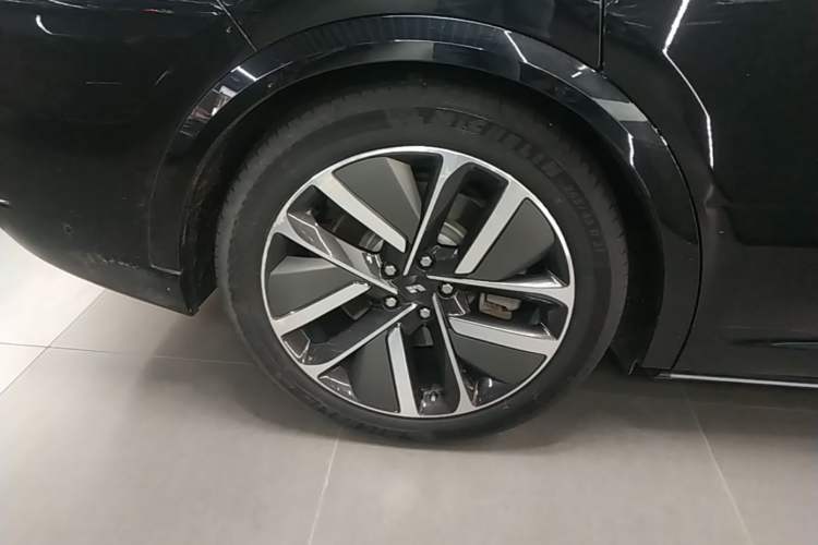 Used Li Auto L9 2022 Max model Right Rear Wheel Hub