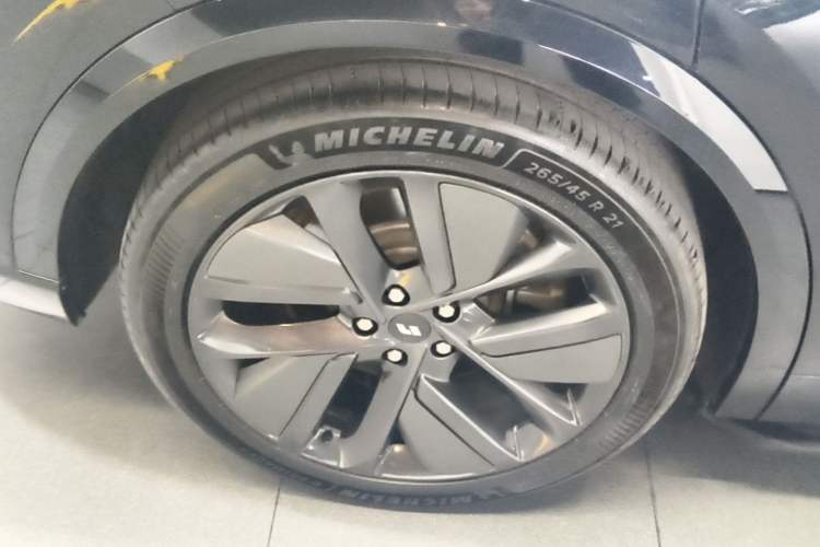 Used Li Auto L9 2022 Max model Right Rear Wheel Hub