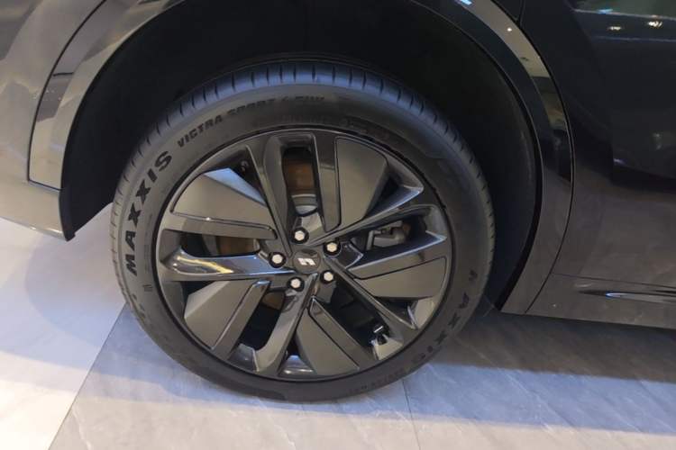 Used Li Auto L9 2022 Max model Right Rear Wheel Hub