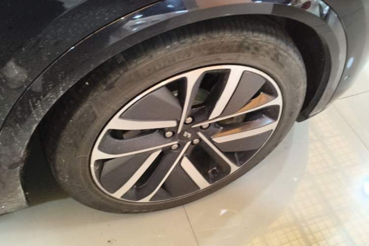 Used Li Auto L9 2022 Max model Right Rear Wheel Hub