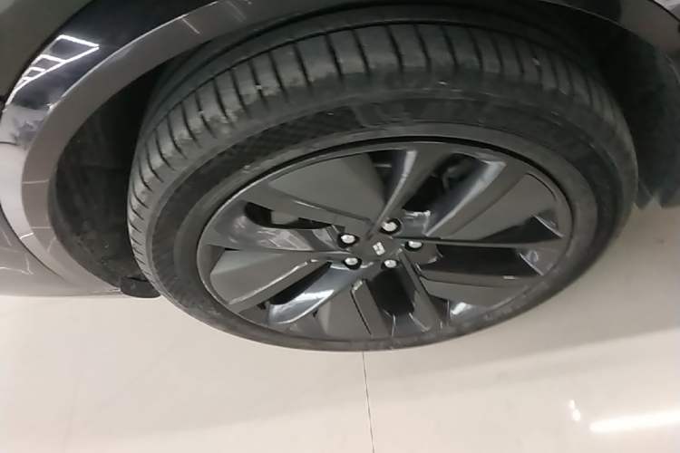 Used Li Auto L9 2022 Max model Right Rear Wheel Hub